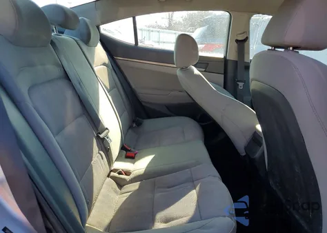 2017 Hyundai Elantra Se z USA, uszkodzony, nr VIN 5NPD74LF4HH077148